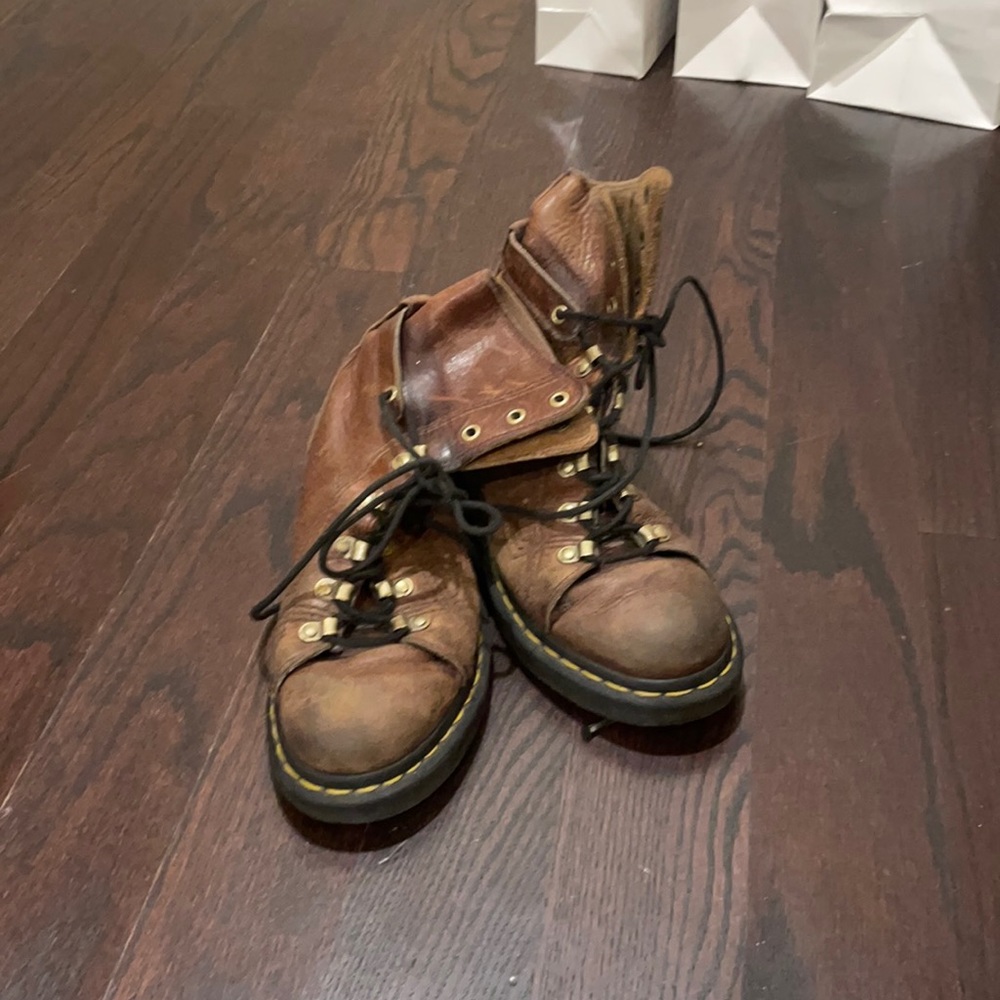 Dr. Martens combat boots. Im not sure the size but I’m around a 6.5 to a 7.